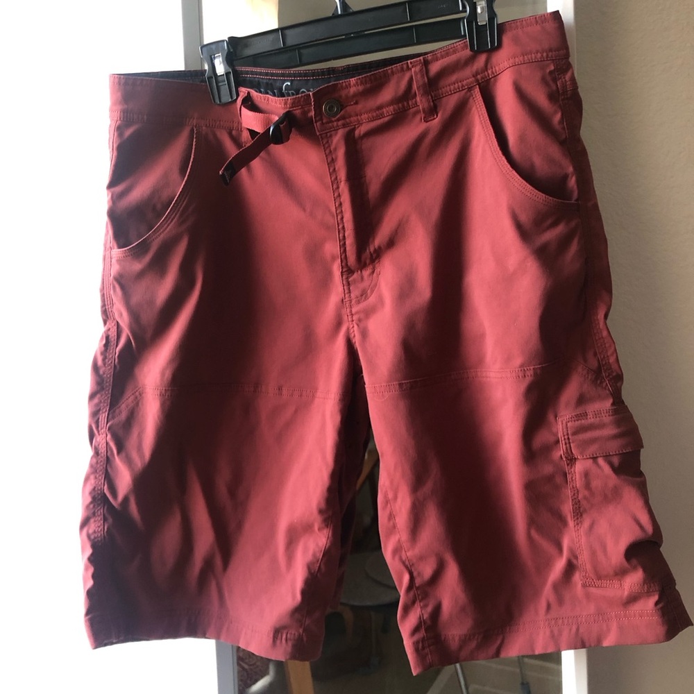 Cargo shorts in size L.